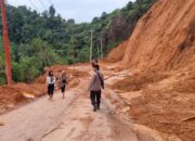 Bukit Rayo Muara Cuban Longsor, Personil Polsek Batang Asai gerak Cepat ke Lokasi