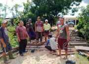 DARWIS JANJI AKAN BANGUN JEMBATAN PENGHUBUNG DESA SIAGA DENGAN DESA NEKGINAP