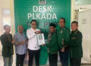 Lagi lagi Cok Hendri Ramapon yang pertama Mengembalikan Formulir Balon Wakil Bupati ke Sekretariat DPC PKB