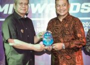 Sebastianus Darwis Raih Penghargaan IMI Award Kalimantan Barat Tahun 2023