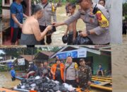 Kapolsek Kembayan Salurkan Bantuan Bansos Ke Warga Terdampak Banjir