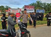Peduli Sesama, Polsek Meliau Bersama PSHT Bagikan 150 Takjil untuk Warga yang Berpuasa