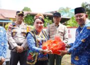 Wakil Bupati Sanggau, Susana Herpena S.Sos M.H, melakukan ziarah dan Tabur Bunga Ke Makam Pangsuma