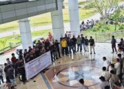 Kantor Desa Di Segel,Warga Minta Bupati Berhentikan Kades Beloyang di Melawi.