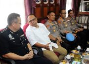 KUNJUNGAN HORMAT KAPOLDA KALBAR KEPADA KOMISIER POLRES SARAWAK