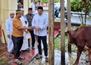 Berbagi Keberkahan Idul Adha, Polres Sarolangun Bagikan Daging Kurban ke Warga.