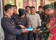 TNI Beri Kejutan Manis untuk Polsek Sekayam di Hari Bhayangkara ke-79, Bukti Soliditas TNI-Polri Terjaga