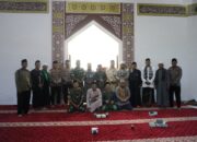 KODIM 1204/SANGGAU MELAKSANAKAN SAFARI SUBUH BERJAMAAH DI MASJID SURAU AL-IKHLAS KODIM 1204/SANGGAU