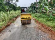 Satgas TMMD Ke 126 Tahun 2025 Kodim 1207/Pontianak Memasuki Tahap Pemadatan Jalan dengan Alat Berat