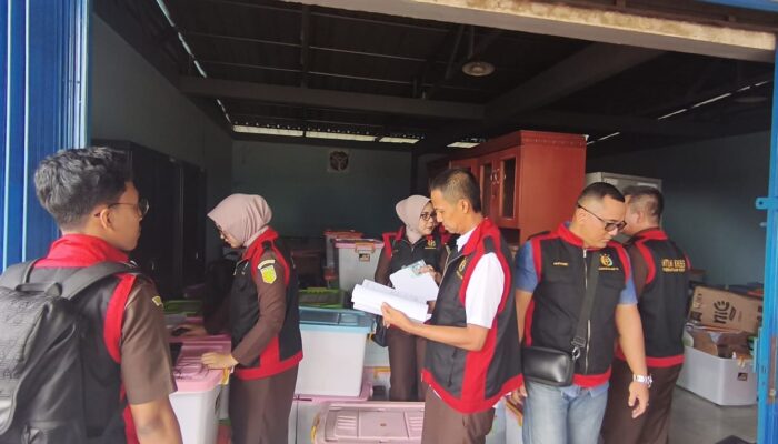 Upaya Paksa Kejati Kalbar: Kantor Distrik Navigasi Pontianak Digeledah Penyidik”