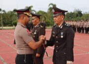 Peringati Hari Kesadaran Nasional, Kapolres Bangka Barat Anugerahkan Tanda Kehormatan kepada Personel Berprestasi