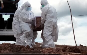 Kisah Pengabdian Tagana Melawi, Layani Dapur Pengungsi, Evakuasi Bencana Hingga Makamkan COVID 19