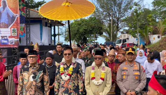 Wakapolda Babel Hadiri dan Ikut Perang Ketupat di Tempilang, Tradisi Tolak Bala Berlangsung Aman