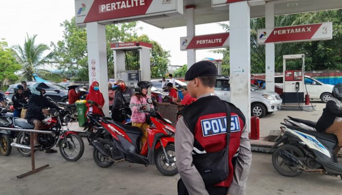 Polres Melawi Laksanakan Patroli dan Pasang Pengaman di SPBU Guna Jaga Kelancaran Distribusi BBM