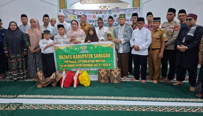 Safari Ramadhan 1447 H di Parindu, Pemkab dan Ormas Islam Sanggau Santuni 90 Warga Kurang Mampu