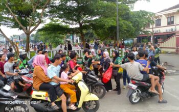 “Berbagi Berkah Ramadhan Season II : Srikandi Kogaphan FKBN Bagikan 100 Nasi Kotak Takjil di Alun-Alun Pondok Aren Tangerang Selatan”.