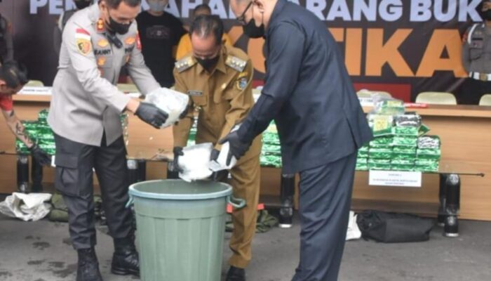 Polres Sintang Musnahkan 57 Paket Sabu Seberat 57 Kg, Bupati Ajak Masyarakat Perangi Narkoba.
