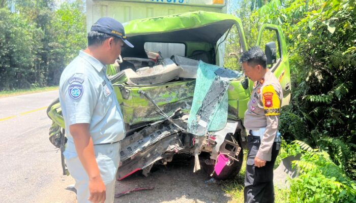 Detik-detik Kecelakaan Maut di Kubu Raya: Minibus Hilang Kendali Sebelum Tabrak Truk