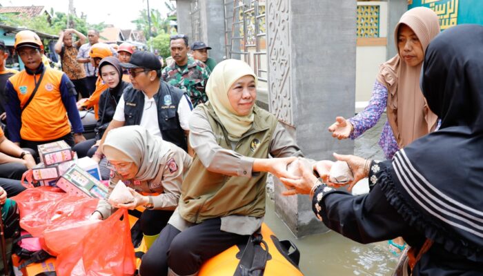 Khofifah Tinjau Banjir di Pasuruan, Pastikan Keselamatan Warga dan Percepat Penanganan Banjir