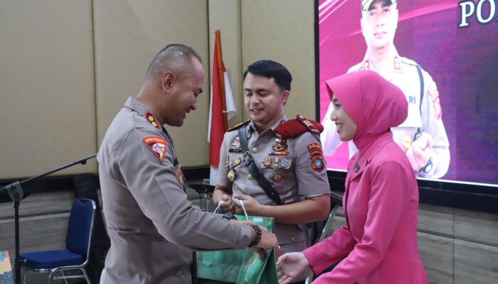 Kapolres Bangka Barat Pimpin Mutasi Kasatreskrim dan Kasiwas, Tegaskan Kebutuhan Organisasi