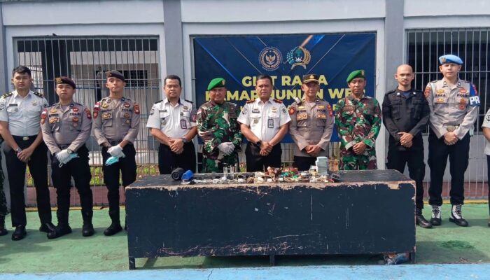 Sinergi Aparat, Rutan Kelas IIB Sanggau Gelar Penggeledahan Serentak Blok Hunian Warga Binaan