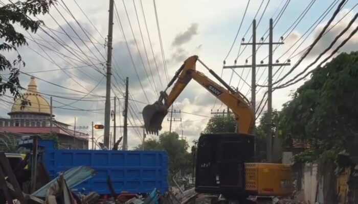 Puluhan Bangunan Liar Diduga Jadi Pemicu Banjir di Driyorejo Gresik Ditertibkan