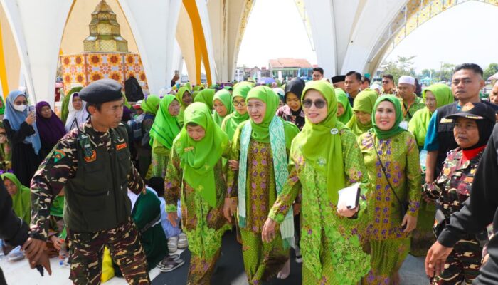 Puluhan Ribu Muslimat NU Jabar & Khofifah Deklarasikan Seruan untuk PBB, Hentikan Perang Wujudkan Perdamaian Dunia