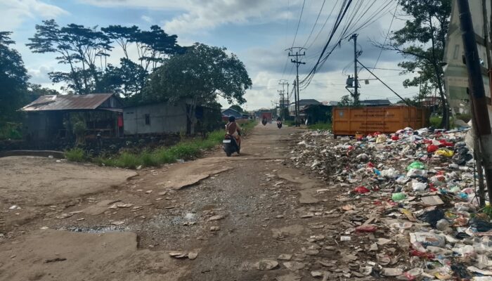 Usai Viral di Media, Jalan Pemda 2 Mekar Baru Bakal Segera Diperbaiki, Kontainer Sampah Juga Akan Dipindahkan