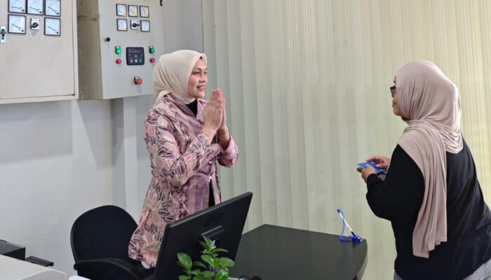 BRI BO Melawi dan Supervisi Meriahkan Hari Kartini dengan Kebaya dan Batik