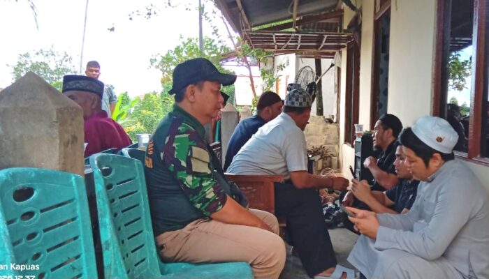 Ketua dan Sekretaris PPWI Kabupaten Sanggau Hadiri Undangan Aqiqah Anak Anggota PPWI