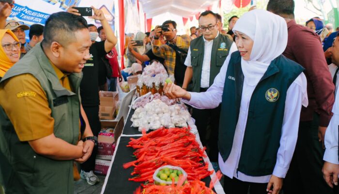 Khofifah Gelar Pasar Murah di Kawasan Wisata Kuliner Gladak Serang Probolinggo, Tegaskan Kehadiran Pemerintah Jaga Daya Beli dan Kendalikan Inflasi*