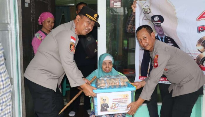 Sentuhan Penghormatan di Hari Bhayangkara Ke-80, Polres Sanggau Sambangi Purnawirawan dan Warakawuri