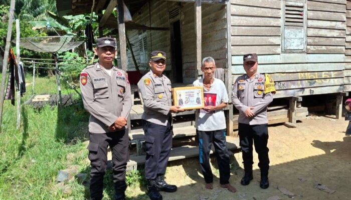 Hari Bhayangkara ke-80, Polsek Noyan Pererat Silaturahmi Melalui Anjangsana dan Bansos