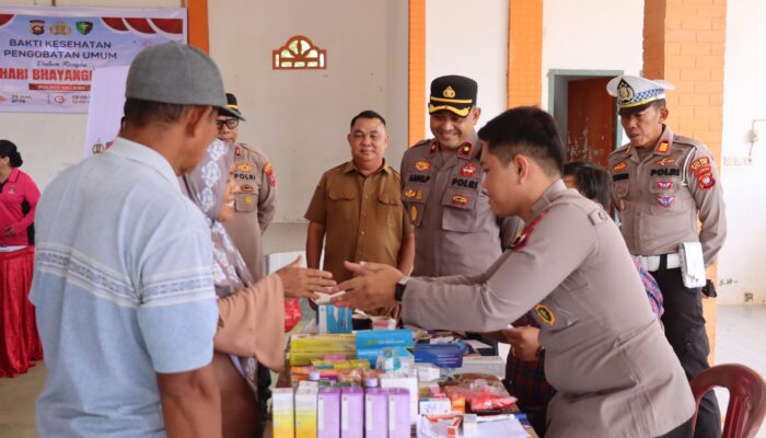 Polres Melawi Gelar Bakti Kesehatan Pengobatan Gratis Sambut Hari Bhayangkara ke-80