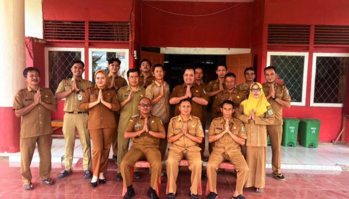 ASN Kecamatan Mukok Lepas Purna Tugas S. Aleng, Penuh Haru dan Penghargaan atas Pengabdian