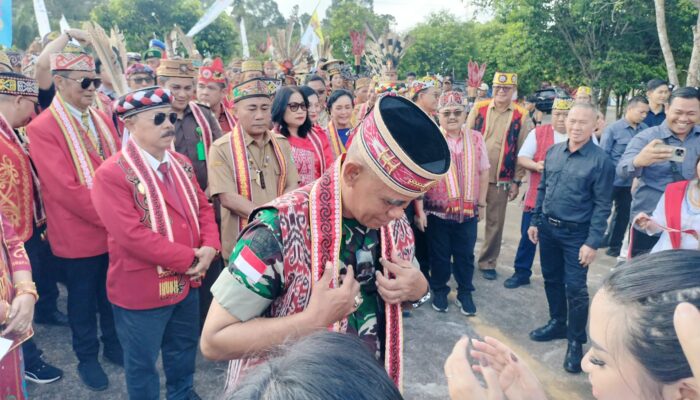 Kasdim 1204/Sanggau Hadiri Pembukaan Gawai Dayak Nosu Minu Podi XXII Kabupaten Sanggau Tahun 2026