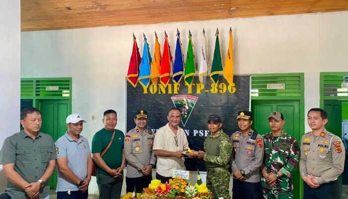 Bupati Sarolangun bersama Kapolres Beri Kejutan Ulang Tahun Komandan Yonif TP 896/Serumpun Pseko.