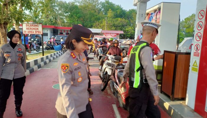 Kapolres Bangka Barat Turun Langsung Pantau Antrian BBM di SPBU Mentok, Pastikan Situasi Tetap Kondusif