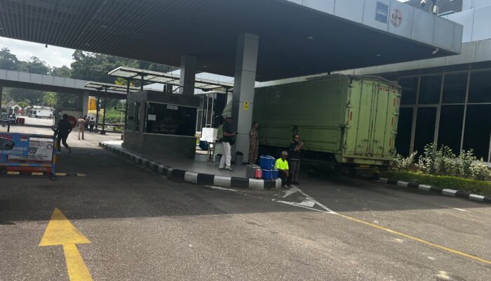 Bea Cukai Entikong Fasilitasi Ekspor Perdana 40 Ton Bahan Peledak PT Dahana ke Malaysia