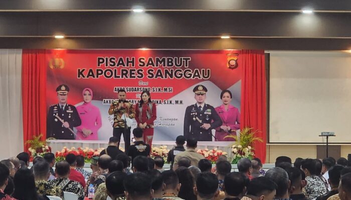 Pisah Sambut Kapolres Sanggau, AKBP Sudarsono Serahkan Tongkat Komando kepada AKBP Kadek Ary Mahardika