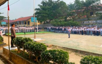 Kapolsek Beduai Jadi Pembina Upacara, Ajak Pelajar Jauhi Narkoba dan Perundungan