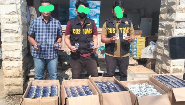 Tim Gabungan Intel Korem 045 Garuda Jaya Dan Tim Bea Cukai Pangkalpinang Berhasil Mengagalkan Peredaran Rokok Ilegal Di Desa Tua Tunu