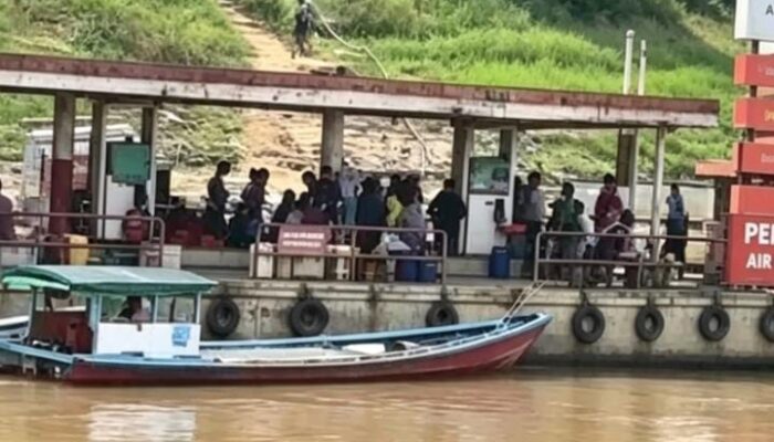 SPBU Kompak Terapung 66.795.002 di Sekadau Disorot, Warga Keluhkan Jam Operasional dan Penyaluran BBM